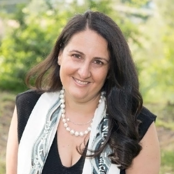 Headshot of Rabbi Sari Laufer